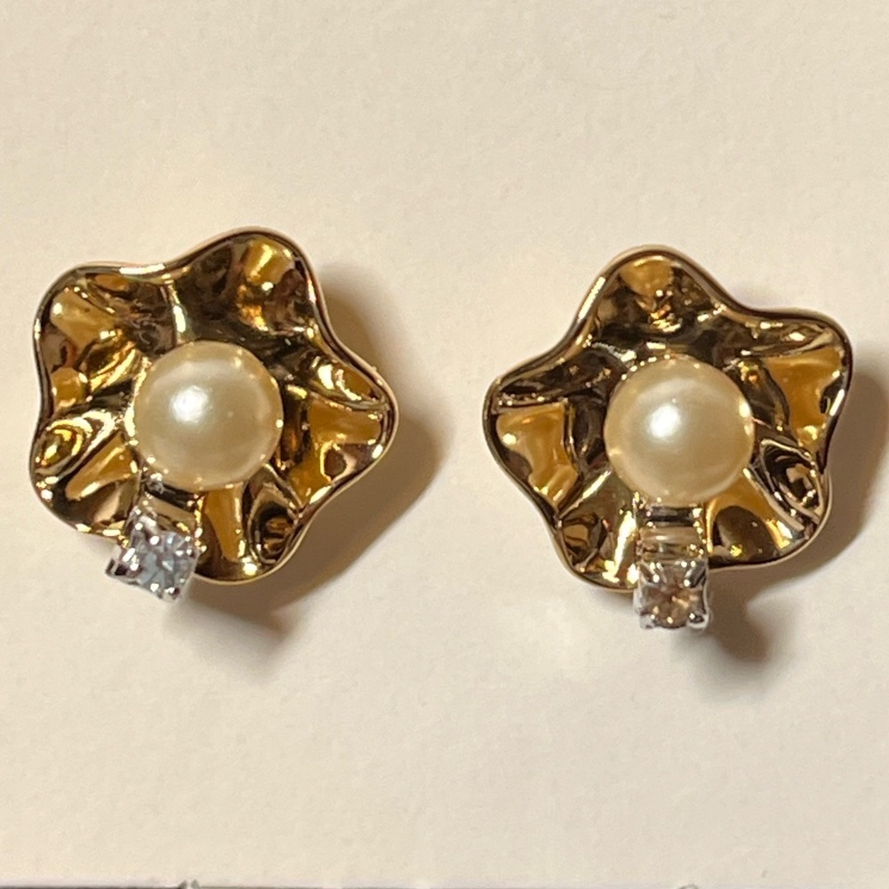 Vintage AVON Convertible Gold Pearl Floral Stud Earrings with Crystal Accent